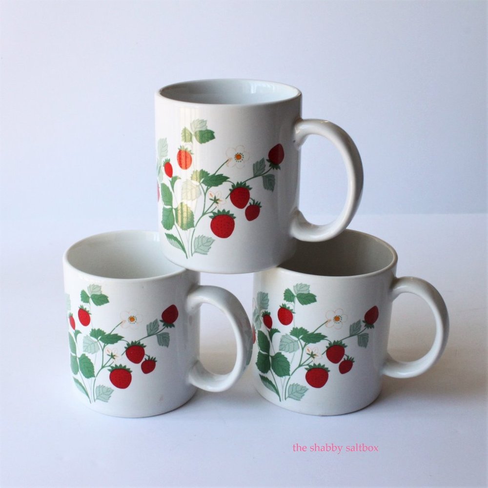 Vintage Coffee Mugs Strawberry Set 3 Cottagecore Ceramic Grannycore Home Decor